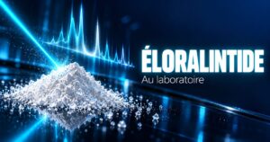Éloralintide au laboratoire : poudre blanche cristalline sous un faisceau d'analyse